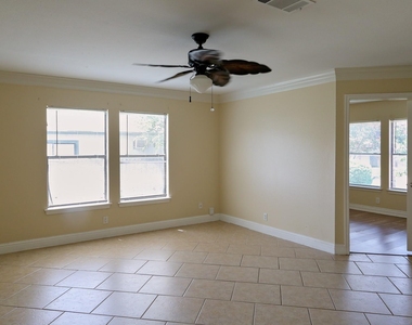 2909 Donnell Dr - Photo Thumbnail 5