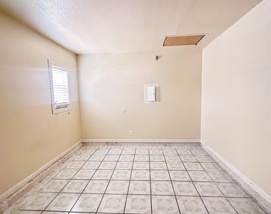 2909 Donnell Dr - Photo Thumbnail 10
