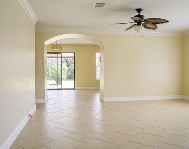 2909 Donnell Dr - Photo Thumbnail 3