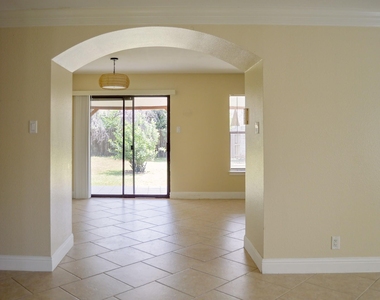 2909 Donnell Dr - Photo Thumbnail 4