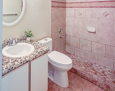 2909 Donnell Dr - Photo Thumbnail 6