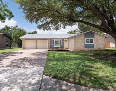1515 Glenmeadows Dr - Photo Thumbnail 2
