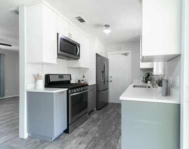 1515 Glenmeadows Dr - Photo Thumbnail 7