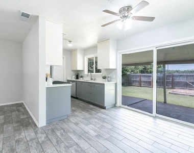 1515 Glenmeadows Dr - Photo Thumbnail 6