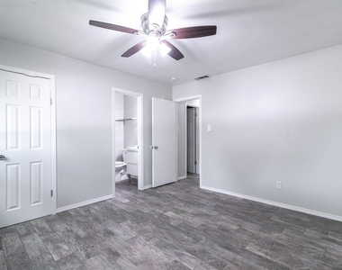 1515 Glenmeadows Dr - Photo Thumbnail 9