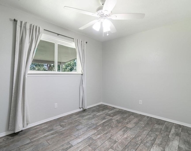 1515 Glenmeadows Dr - Photo Thumbnail 13