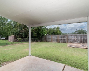 1515 Glenmeadows Dr - Photo Thumbnail 20