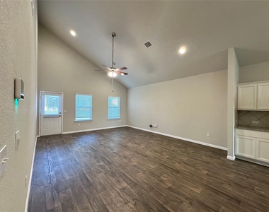 10701 Seguin Rd - Photo Thumbnail 8