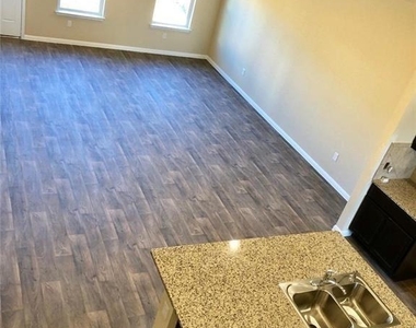 10701 Seguin Rd - Photo Thumbnail 10