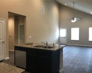10701 Seguin Rd - Photo Thumbnail 1