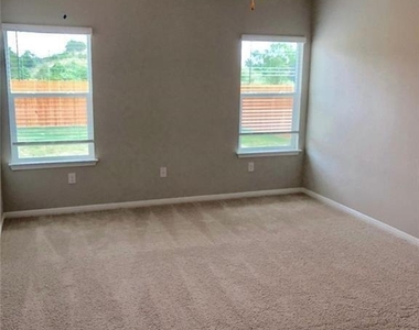 10701 Seguin Rd - Photo Thumbnail 6