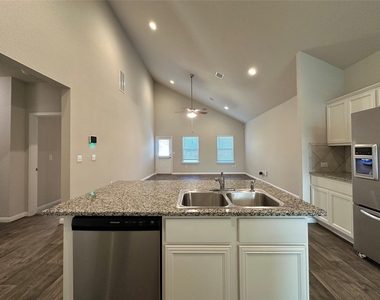 10701 Seguin Rd - Photo Thumbnail 6