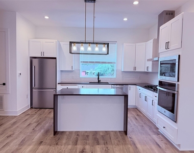 1417 Kramer Ln #7 - Photo Thumbnail 16