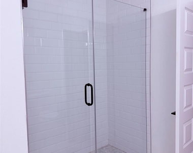 1417 Kramer Ln #7 - Photo Thumbnail 7