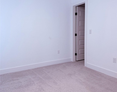 1417 Kramer Ln #7 - Photo Thumbnail 27