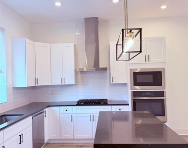 1417 Kramer Ln #7 - Photo Thumbnail 13