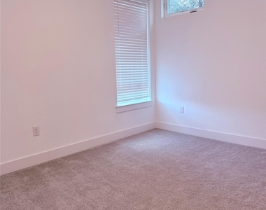 1417 Kramer Ln #7 - Photo Thumbnail 6