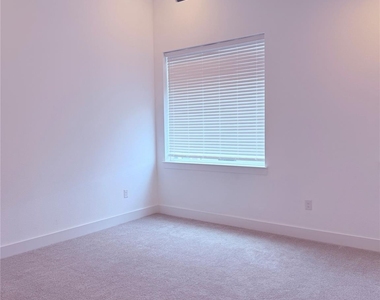 1417 Kramer Ln #7 - Photo Thumbnail 11
