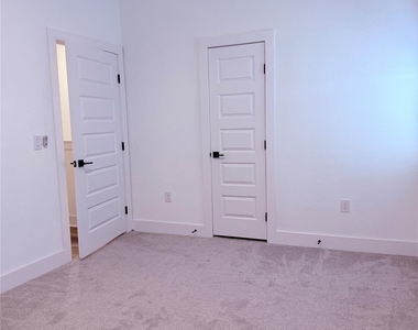 1417 Kramer Ln #7 - Photo Thumbnail 5