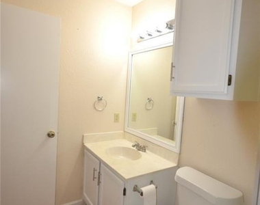 13903 Lothian Dr - Photo Thumbnail 12