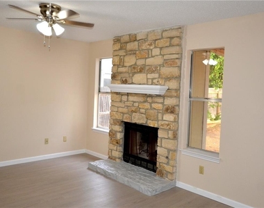 13903 Lothian Dr - Photo Thumbnail 4