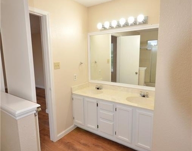 13903 Lothian Dr - Photo Thumbnail 16