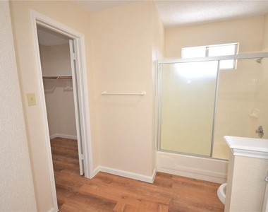13903 Lothian Dr - Photo Thumbnail 21