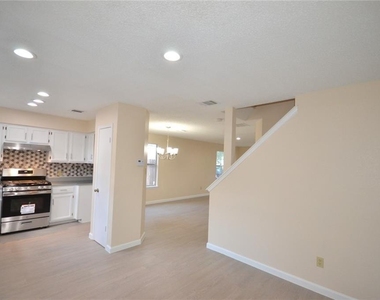 13903 Lothian Dr - Photo Thumbnail 5