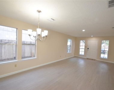 13903 Lothian Dr - Photo Thumbnail 2