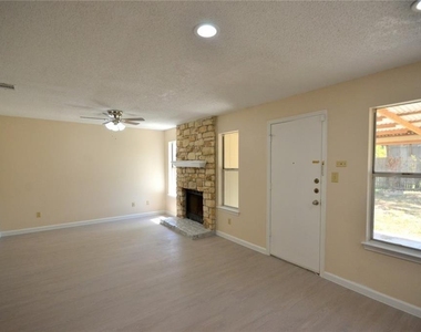 13903 Lothian Dr - Photo Thumbnail 3
