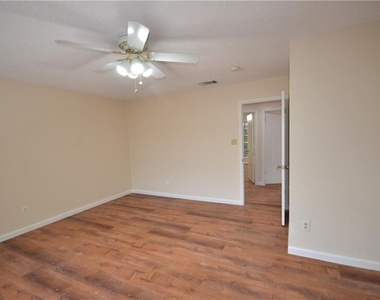 13903 Lothian Dr - Photo Thumbnail 18