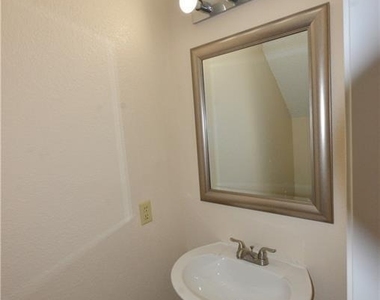 13903 Lothian Dr - Photo Thumbnail 8