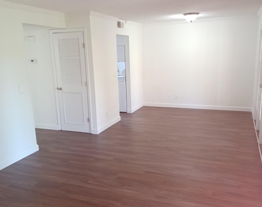 3918 La Mirada Drive N - Photo Thumbnail 4