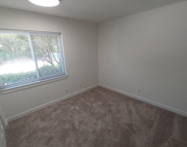 3918 La Mirada Drive N - Photo Thumbnail 17