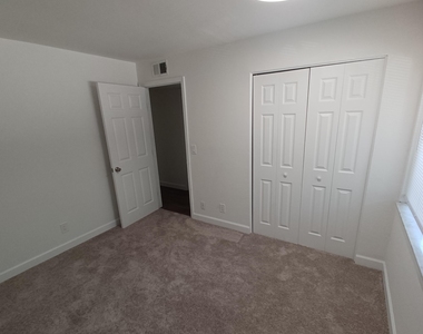 3918 La Mirada Drive N - Photo Thumbnail 19