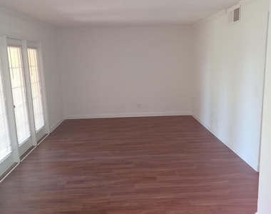 3918 La Mirada Drive N - Photo Thumbnail 2