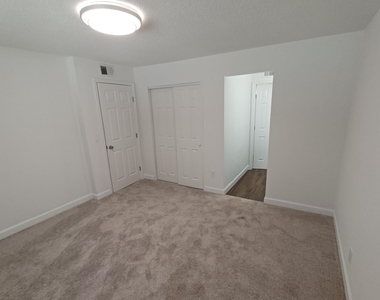 3918 La Mirada Drive N - Photo Thumbnail 11