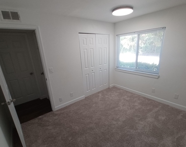 3918 La Mirada Drive N - Photo Thumbnail 18