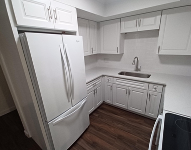 3918 La Mirada Drive N - Photo Thumbnail 7