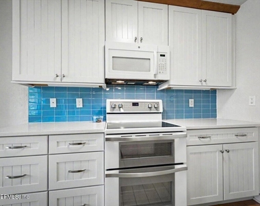 101 25th Avenue - Photo Thumbnail 16
