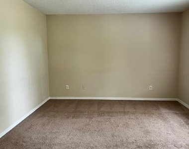 462 Crabapple Court - Photo Thumbnail 3