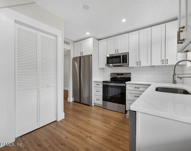 2247 Riverside Avenue - Photo Thumbnail 7