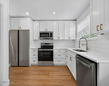 2247 Riverside Avenue - Photo Thumbnail 5