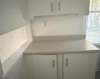 903 Melson Avenue - Photo Thumbnail 6