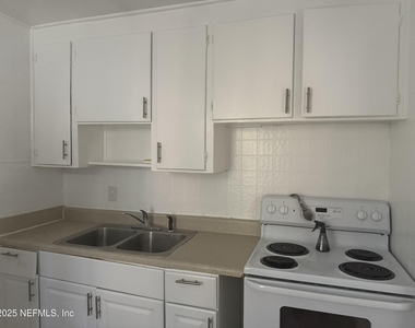 903 Melson Avenue - Photo Thumbnail 5
