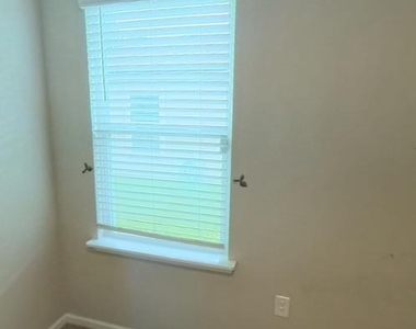 70409 Winding River Drive - Photo Thumbnail 16