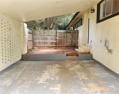 931 Auburn Road - Photo Thumbnail 2