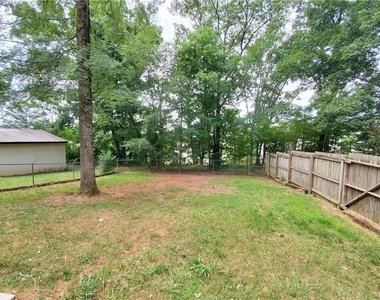931 Auburn Road - Photo Thumbnail 3