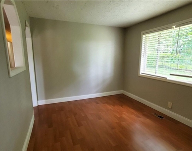 931 Auburn Road - Photo Thumbnail 6