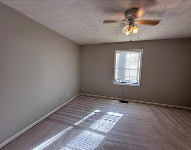 502 Oakwood Court - Photo Thumbnail 20